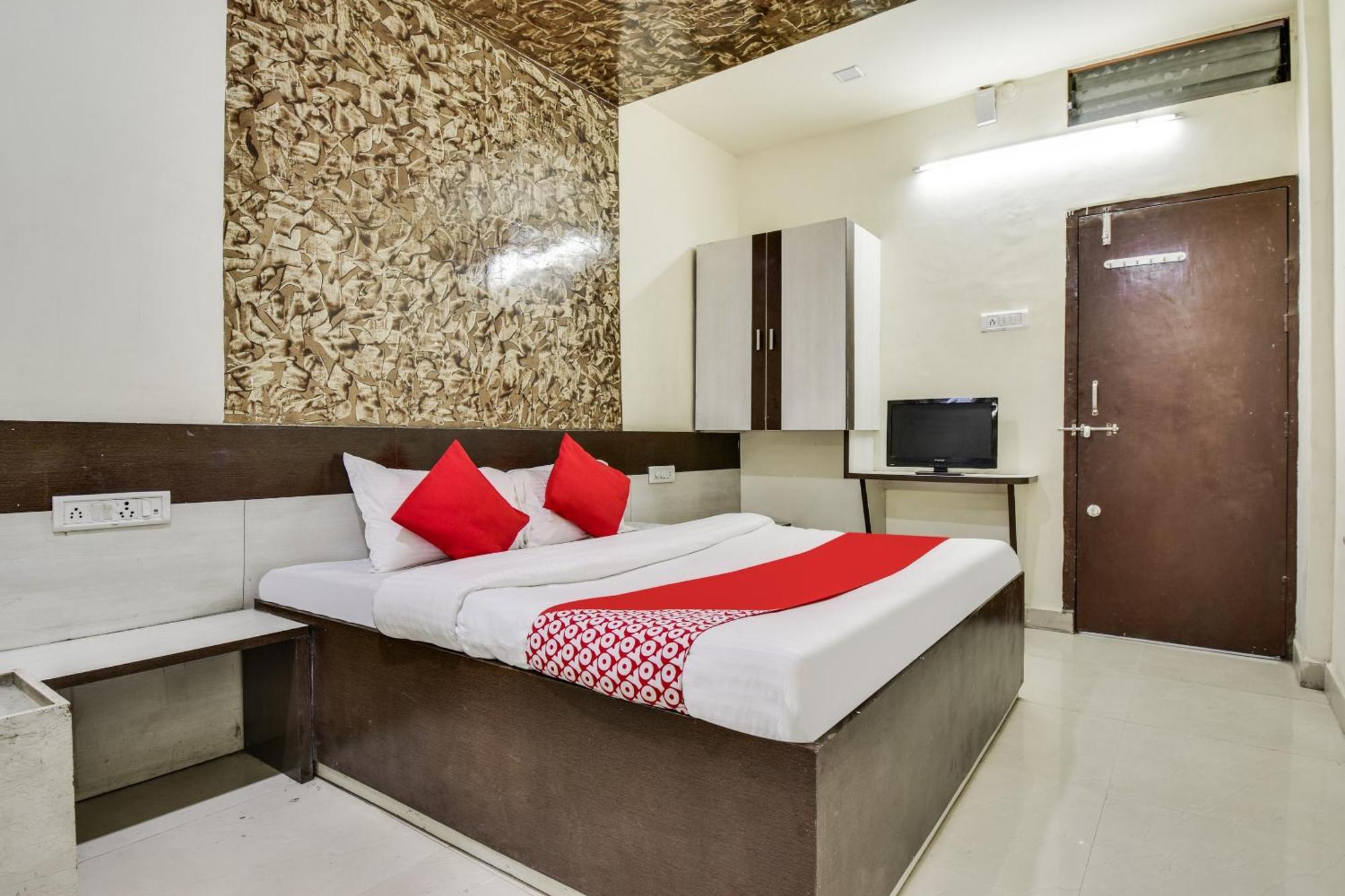 Hotel O Aryan Khāmgaon Eksteriør bilde