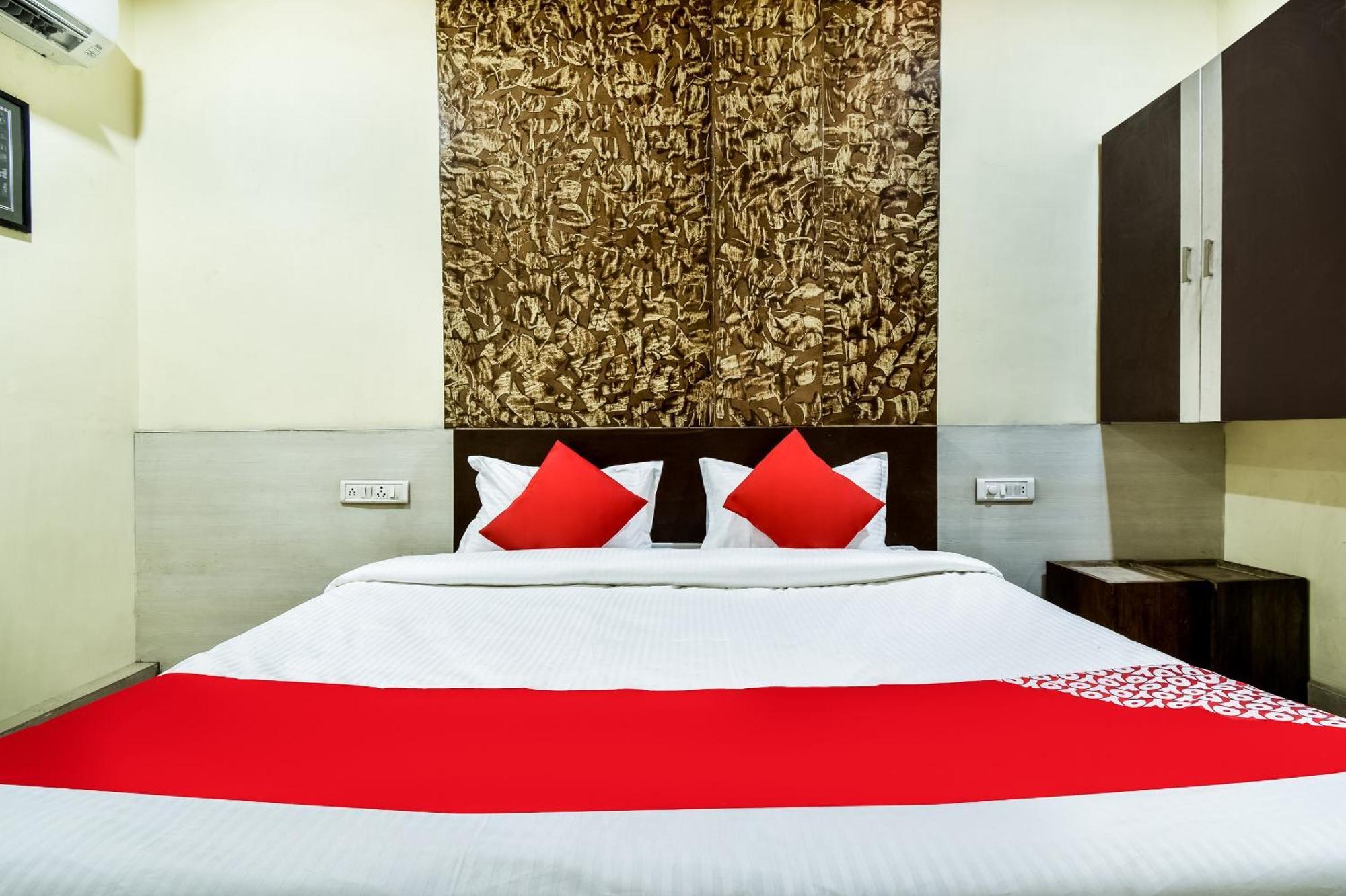 Hotel O Aryan Khāmgaon Eksteriør bilde